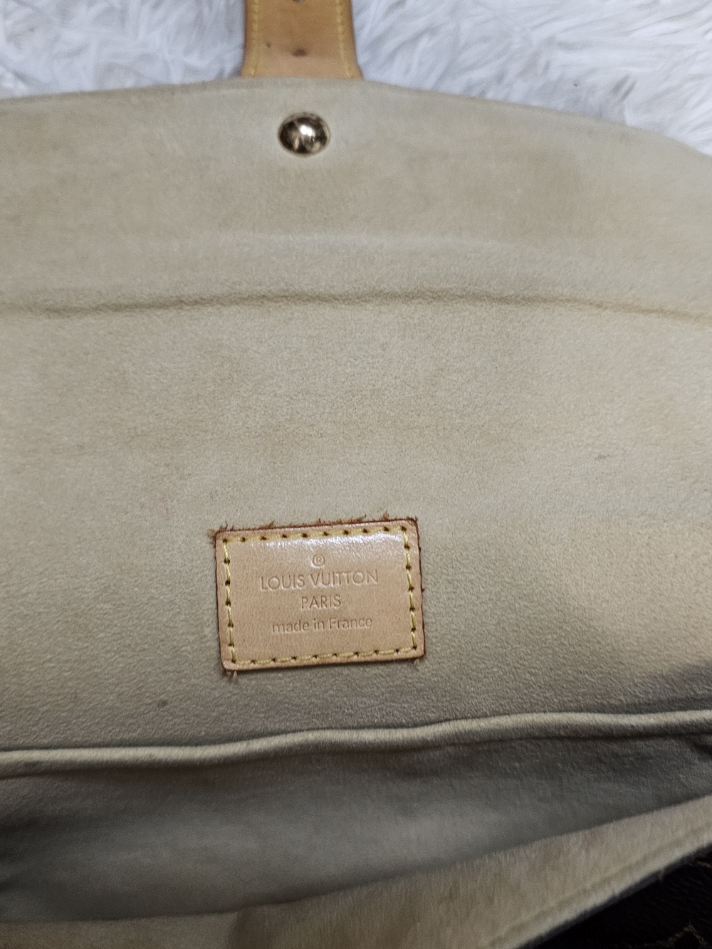 Louis Vuitton Hudson Monogram Canvas Shoulder Bag in Brown and Tan - Picture 13 of 16